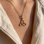 Trinity Düğümü Kolye | Fable Serisi | Altın Kaplama 925 Gümüş | Pavé Zirkon | Mihu Jewelry
