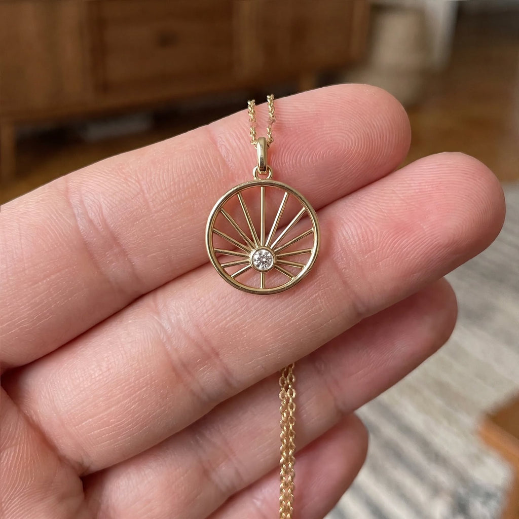 Güneş Madalyon Kolye | Fable Serisi | Altın Kaplama 925 Gümüş | Mihu Jewelry