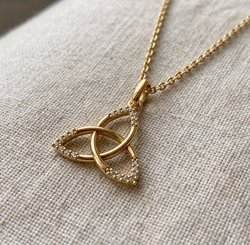 Trinity Düğümü Kolye | Fable Serisi | Altın Kaplama 925 Gümüş | Pavé Zirkon | Mihu Jewelry