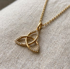Trinity Düğümü Kolye | Fable Serisi | Altın Kaplama 925 Gümüş | Pavé Zirkon | Mihu Jewelry