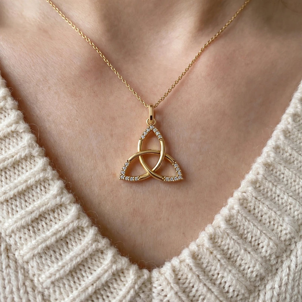 Trinity Düğümü Kolye | Fable Serisi | Altın Kaplama 925 Gümüş | Pavé Zirkon | Mihu Jewelry