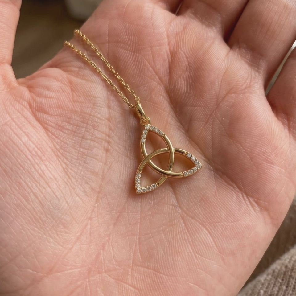 Trinity Düğümü Kolye | Fable Serisi | Altın Kaplama 925 Gümüş | Pavé Zirkon | Mihu Jewelry